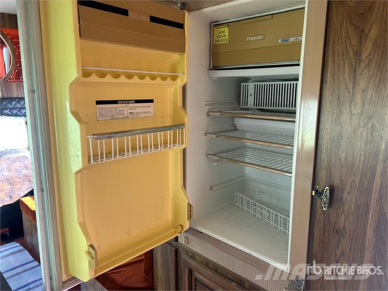 Ford Travelaire Motor Home المنازل المتنقلة والكرافانات