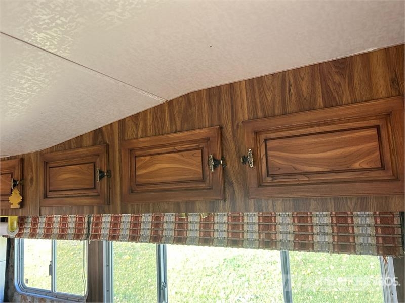 Ford Travelaire Motor Home المنازل المتنقلة والكرافانات