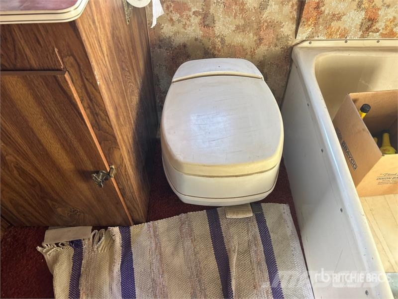 Ford Travelaire Motor Home المنازل المتنقلة والكرافانات