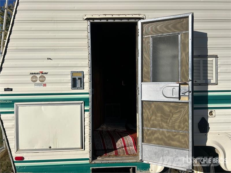 Ford Travelaire Motor Home المنازل المتنقلة والكرافانات