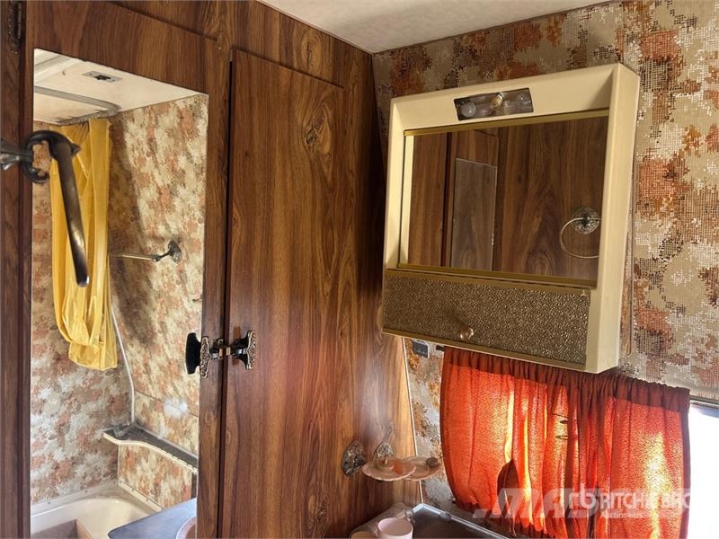 Ford Travelaire Motor Home المنازل المتنقلة والكرافانات