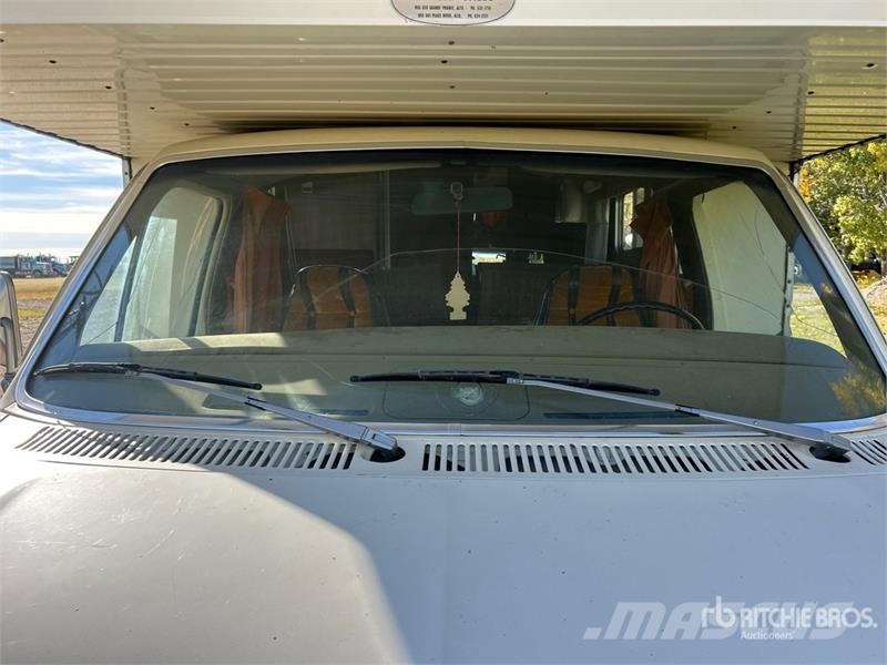 Ford Travelaire Motor Home المنازل المتنقلة والكرافانات