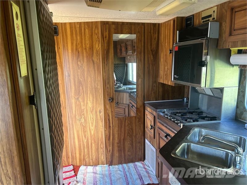 Ford Travelaire Motor Home المنازل المتنقلة والكرافانات
