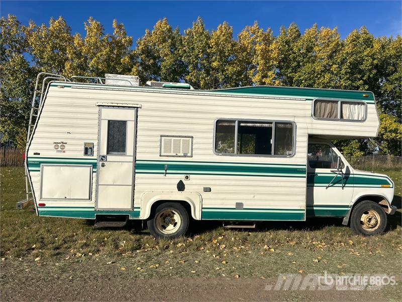 Ford Travelaire Motor Home المنازل المتنقلة والكرافانات