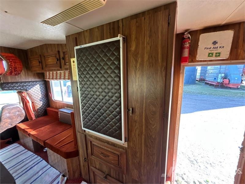 Ford Travelaire Motor Home المنازل المتنقلة والكرافانات