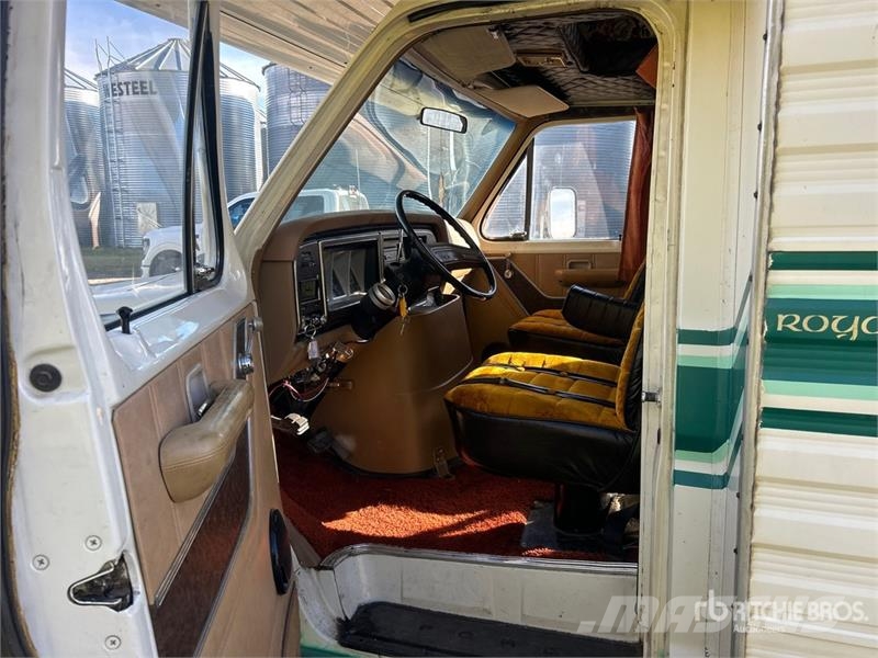 Ford Travelaire Motor Home المنازل المتنقلة والكرافانات