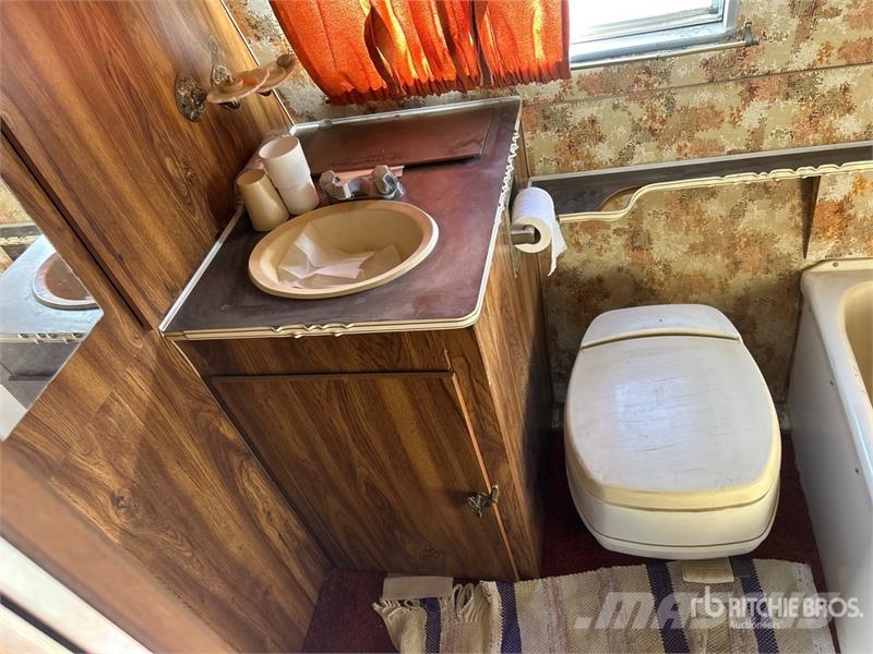 Ford Travelaire Motor Home المنازل المتنقلة والكرافانات