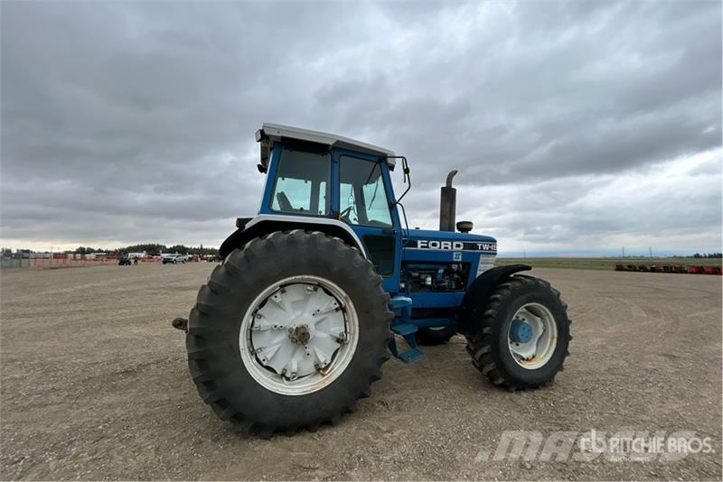 Ford TW-15 4WD Tractor Трактора