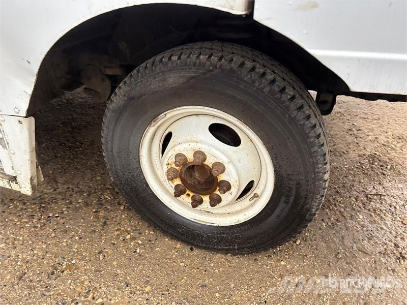 Ford Utilimaster 4x2 Step Van Dobozos