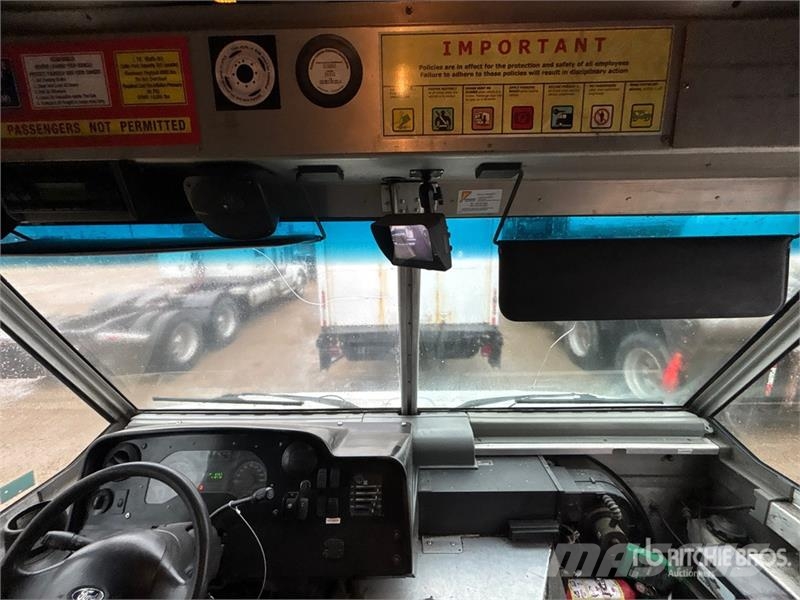 Ford Utilimaster 4x2 Step Van Dobozos