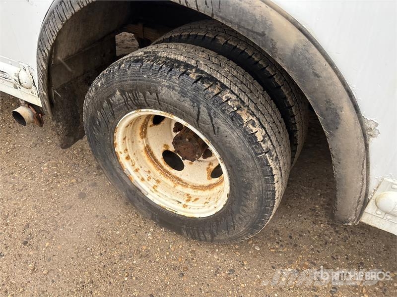 Ford Utilimaster 4x2 Step Van Dobozos