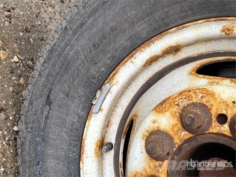 Ford Utilimaster 4x2 Step Van Dobozos