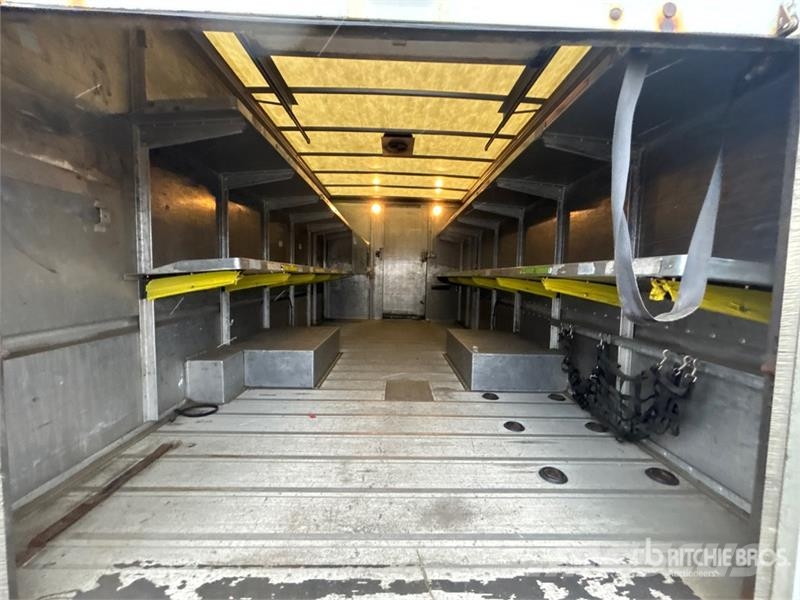 Ford Utilimaster 4x2 Step Van Dobozos