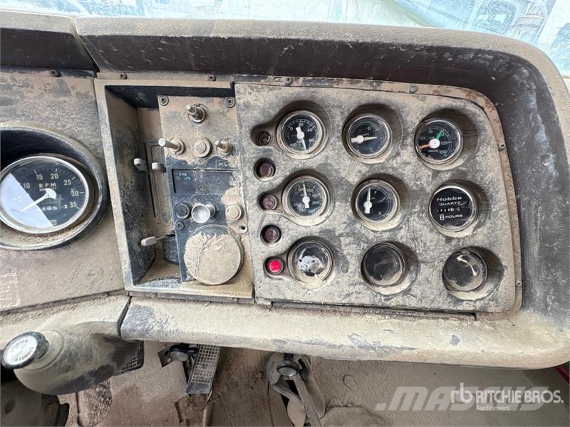 Ford Y800 6x4 T/A Dump Truck Savivarčių priekabų vilkikai