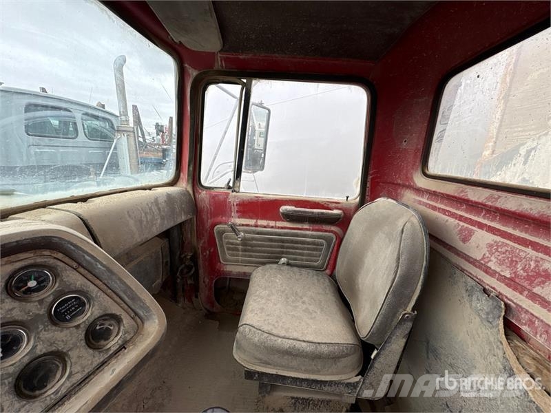Ford Y800 6x4 T/A Dump Truck Savivarčių priekabų vilkikai