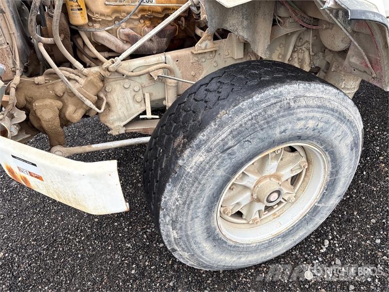 Ford Y800 6x4 T/A Dump Truck Savivarčių priekabų vilkikai