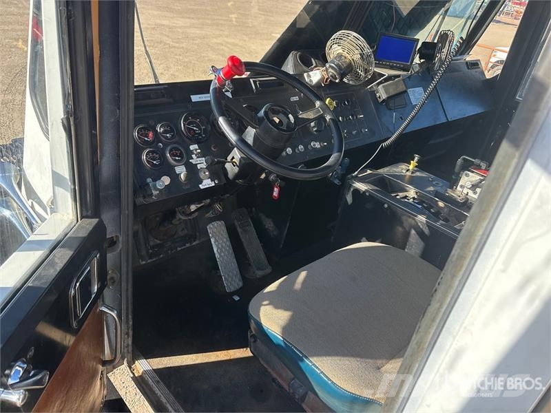 Foremost Commander 6x6 Bed Truck Camiones plataforma