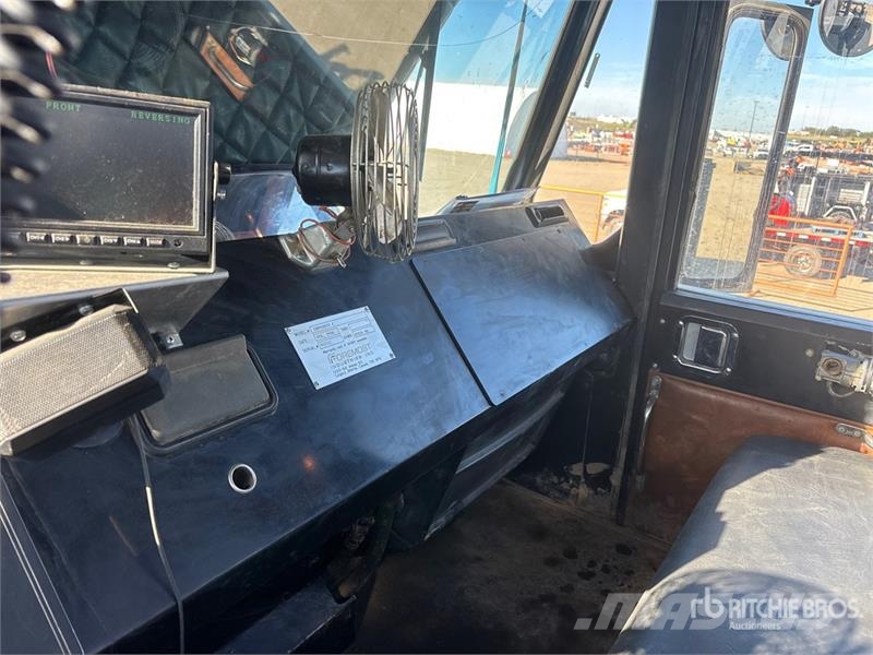 Foremost Commander 6x6 Bed Truck Camiones plataforma
