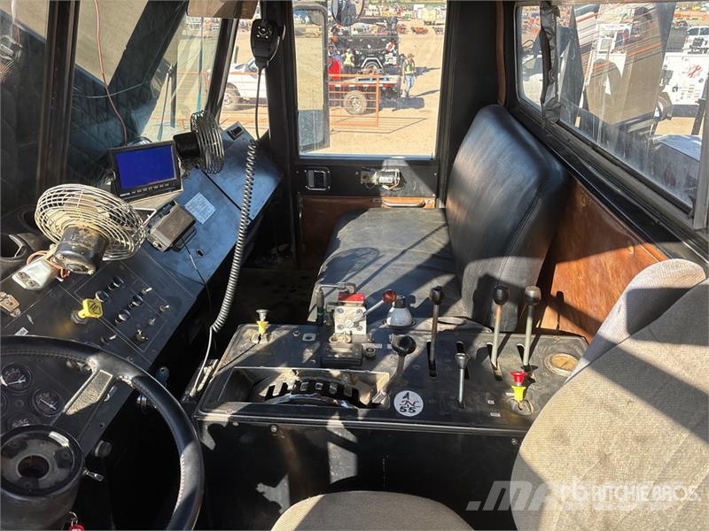 Foremost Commander 6x6 Bed Truck Camiones plataforma
