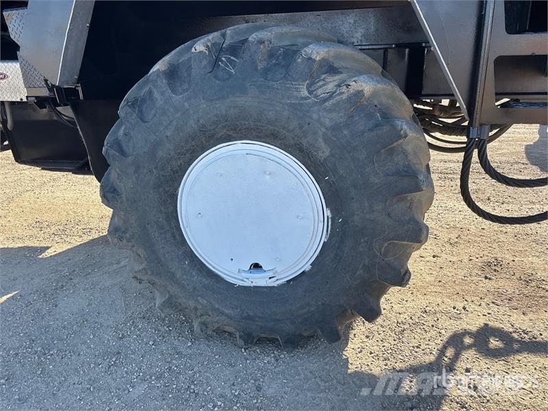 Foremost Commander 6x6 Bed Truck Camiones plataforma