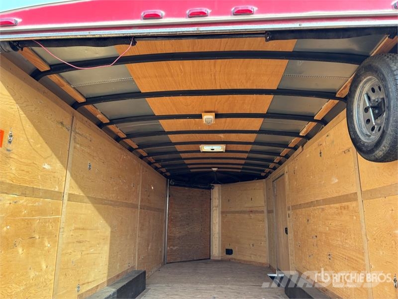 Forest River 20 ft T/A Drive In & Out Snowmobile Enclosed Trail Kapali kasa treylerler