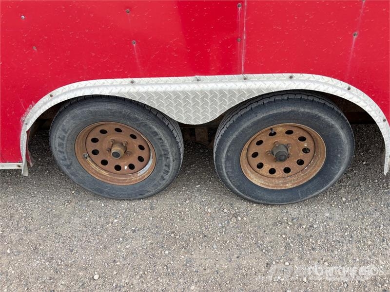 Forest River 20 ft T/A Drive In & Out Snowmobile Enclosed Trail Kapali kasa treylerler
