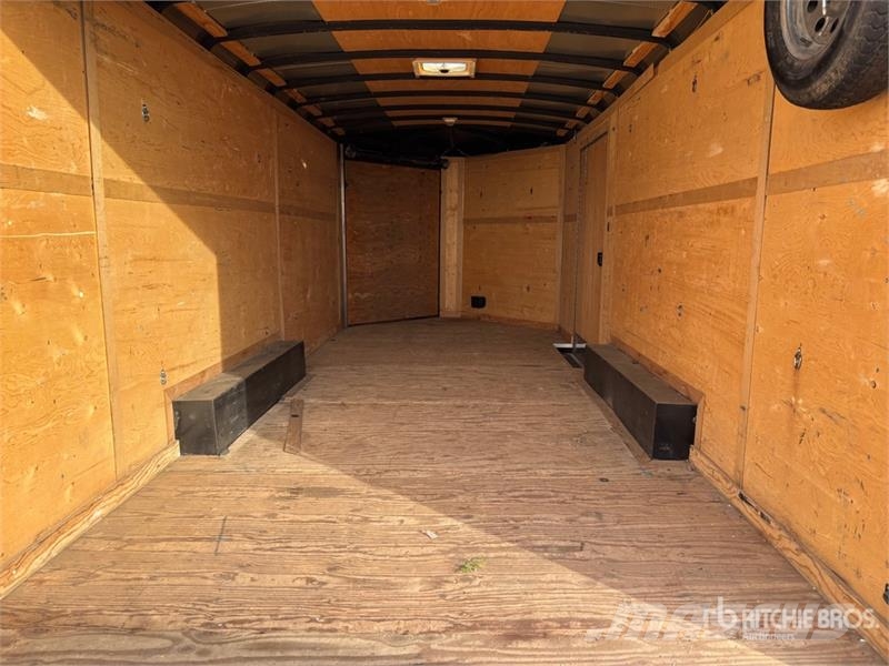 Forest River 20 ft T/A Drive In & Out Snowmobile Enclosed Trail Kapali kasa treylerler