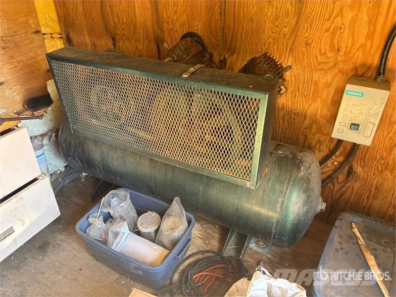 Forest River Inc 20 ft T/A Spray Foam Insulation Unit Enclosed Umpikoriperävaunut
