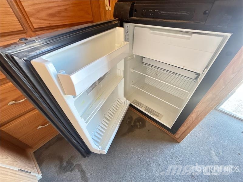 Forest River WPT18LT 18 ft T/A Toy Hauler Travel Trailer مقطورات أخرى