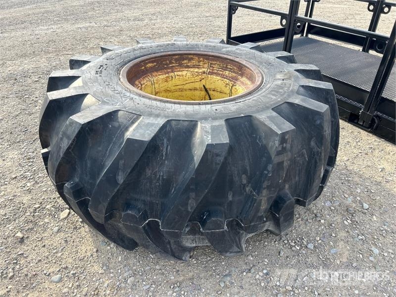 Forestar 30.5L-32 Tires (Unused) - Fits 748 Gume, točkovi i felne