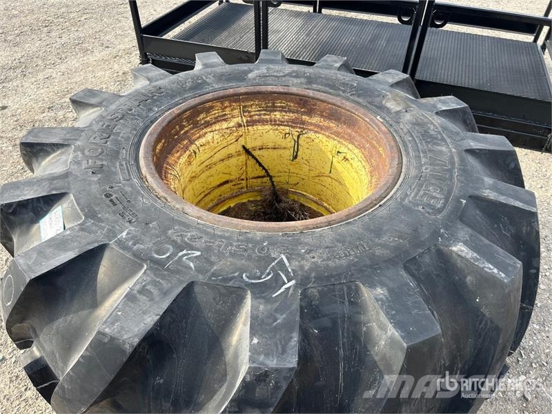 Forestar 30.5L-32 Tires (Unused) - Fits 748 Gume, točkovi i felne