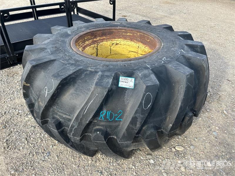 Forestar 30.5L-32 Tires (Unused) - Fits 748 Gume, točkovi i felne