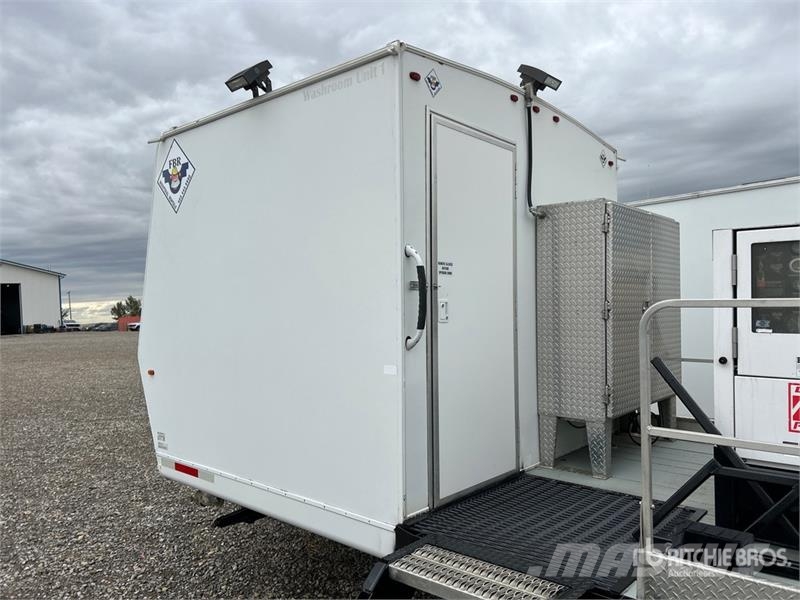 Forks RV 20 ft x 8 ft 6 in T/A Combo Unit Portable Drugi deli