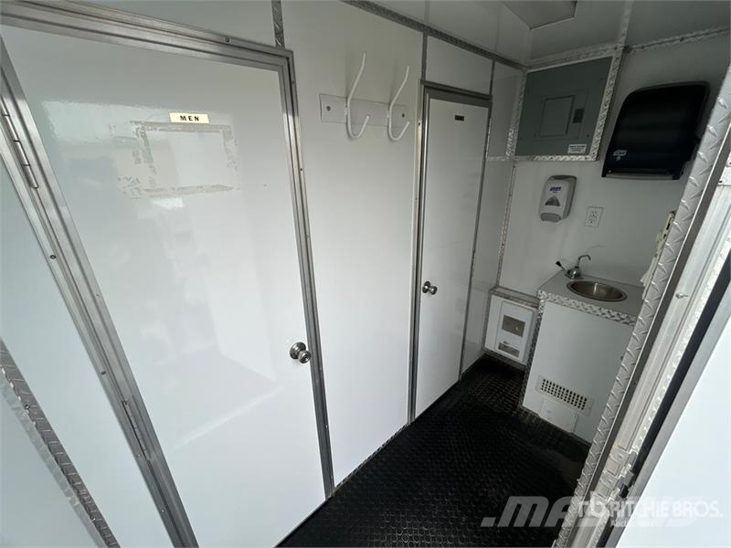 Forks RV 20 ft x 8 ft 6 in T/A Combo Unit Portable Drugi deli