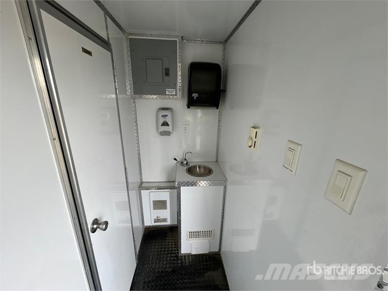 Forks RV 20 ft x 8 ft 6 in T/A Combo Unit Portable Drugi deli