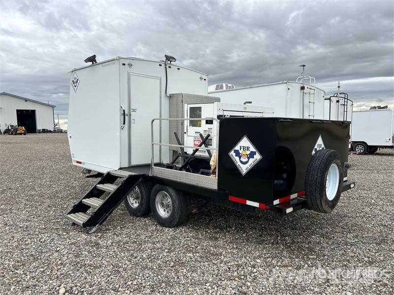 Forks RV 20 ft x 8 ft 6 in T/A Combo Unit Portable Drugi deli