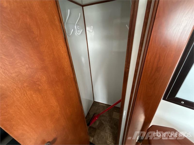 Forks RV 22 ft x 8 ft 6 in Portable T/A Mobile Off Ostalo za građevinarstvo
