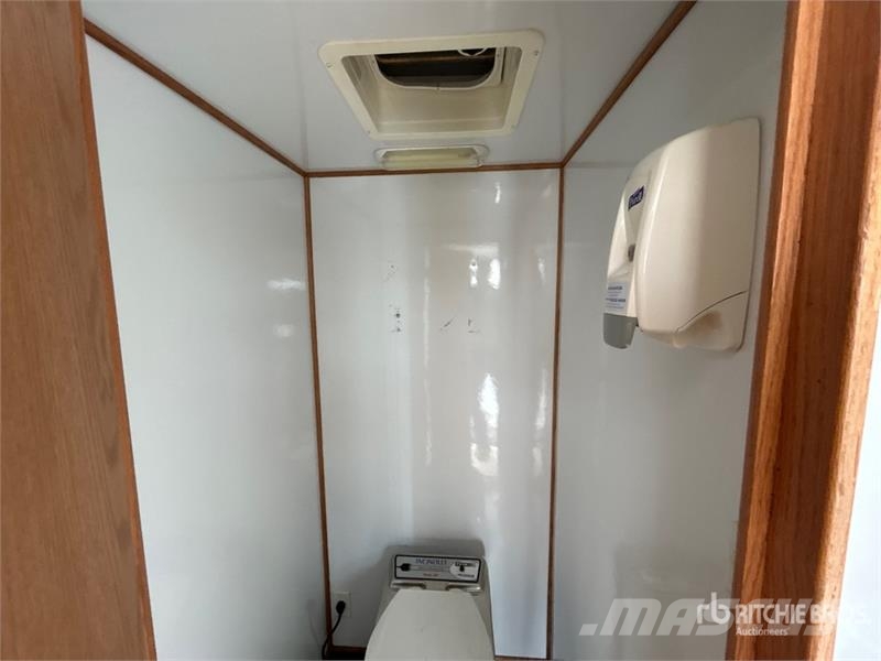 Forks RV 24 ft x 8 ft 6 in Portable T/A Mobile Off Ostalo za građevinarstvo