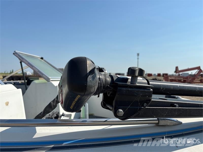  Four Winns 160 Freedom 16 ft Fishing Boat Земснаряды / баржи