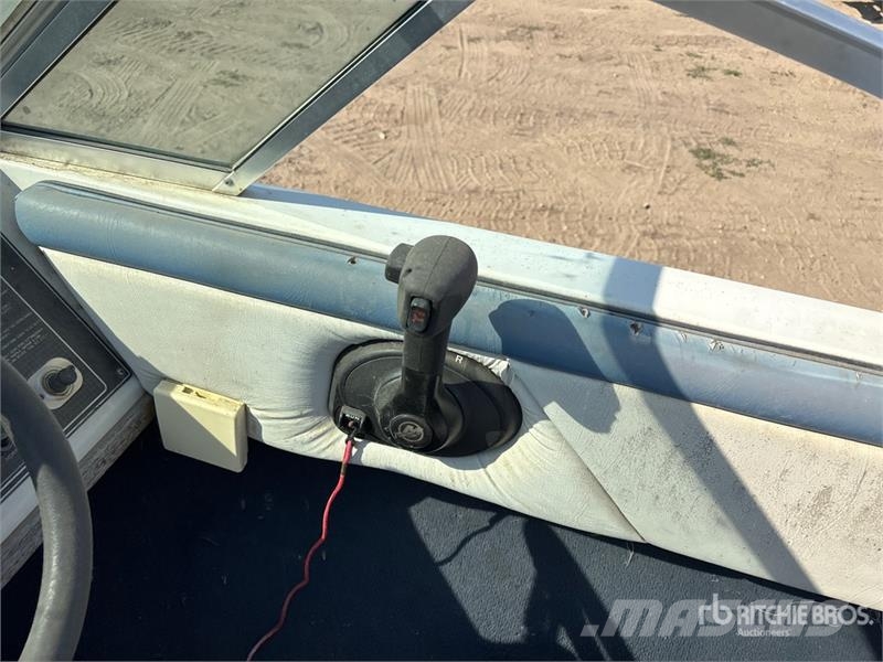  Four Winns 160 Freedom 16 ft Fishing Boat Земснаряды / баржи