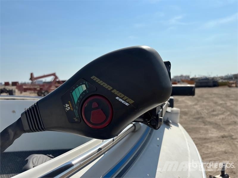  Four Winns 160 Freedom 16 ft Fishing Boat Земснаряды / баржи