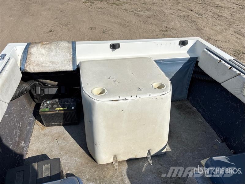  Four Winns 160 Freedom 16 ft Fishing Boat Земснаряды / баржи