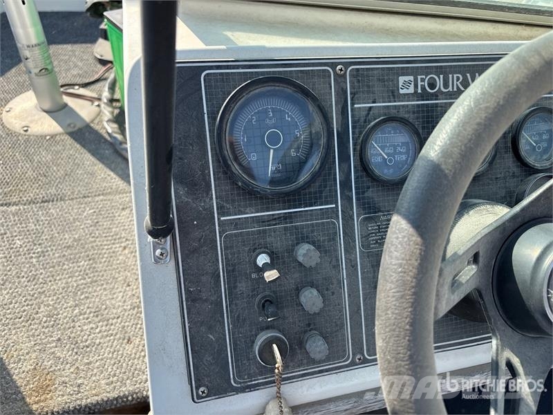  Four Winns 160 Freedom 16 ft Fishing Boat Земснаряды / баржи