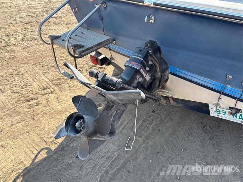  Four Winns 160 Freedom 16 ft Fishing Boat Земснаряды / баржи