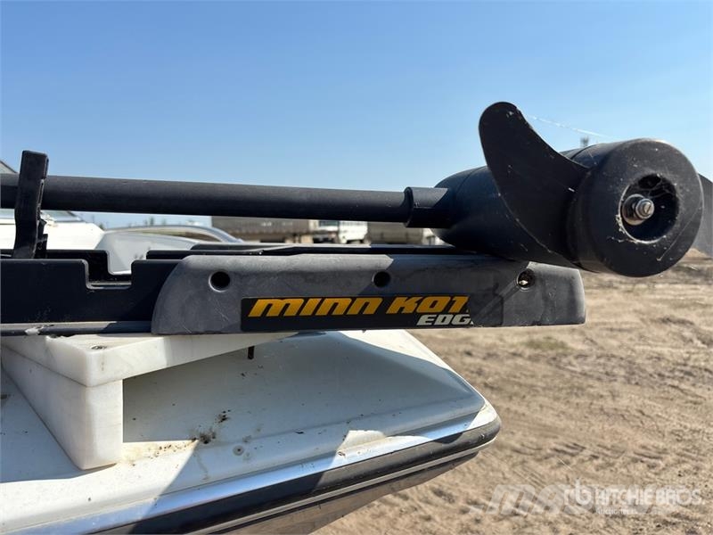  Four Winns 160 Freedom 16 ft Fishing Boat Земснаряды / баржи