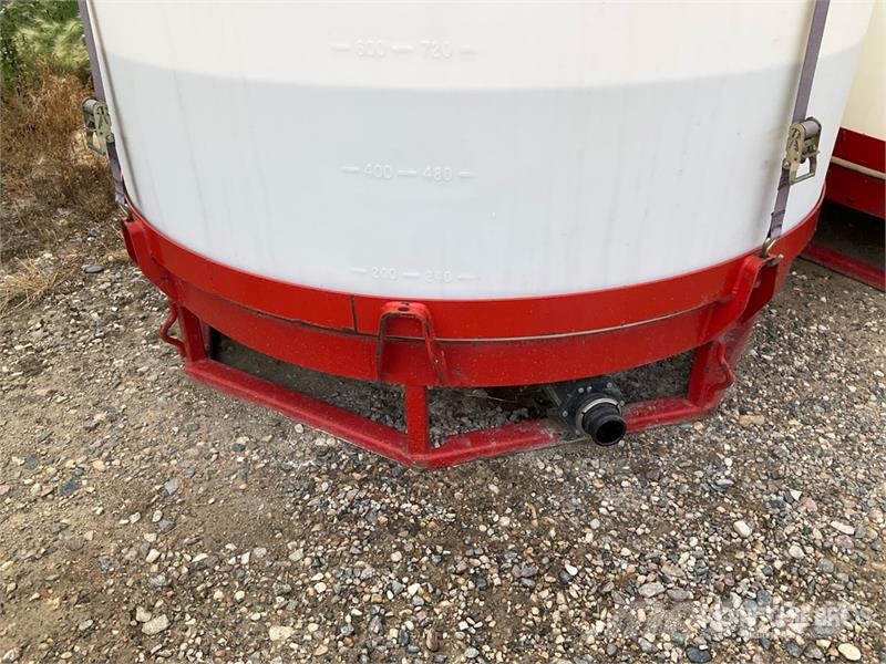  Free Form 1250 gal Poly Liquid Fertilizer Tank Fuel and additive tanks