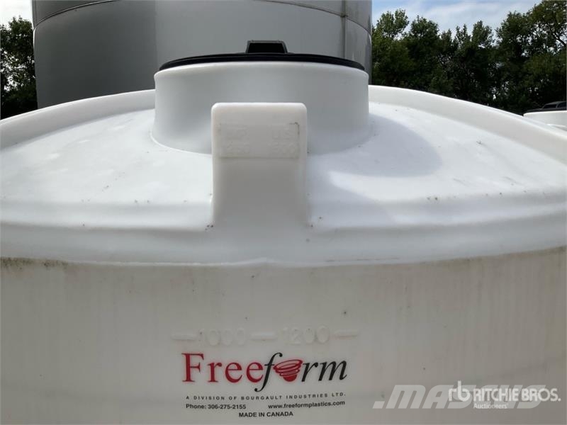  Free Form 1250 gal Poly Liquid Fertilizer Tank Fuel and additive tanks