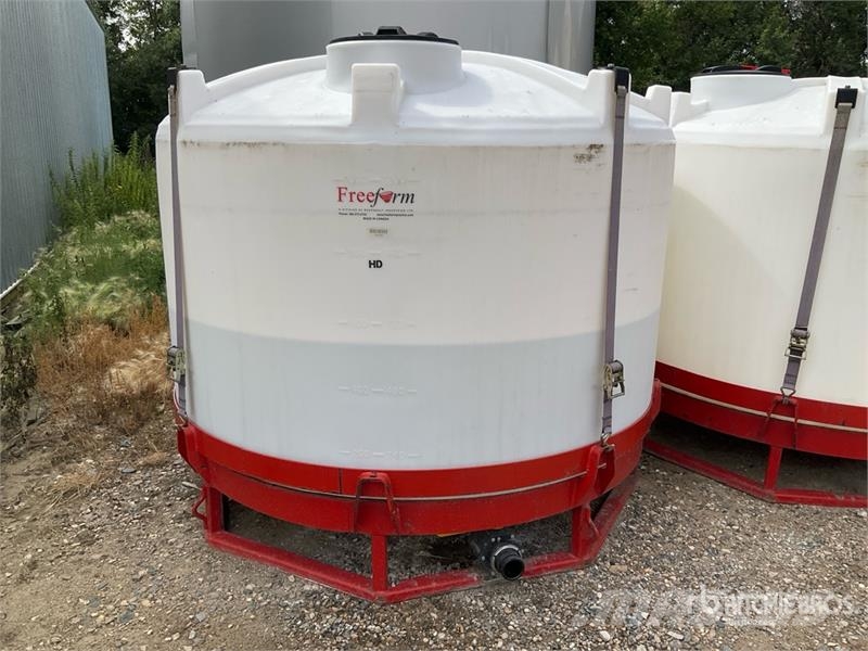 Free Form 1250 gal Poly Liquid Fertilizer Tank Fuel and additive tanks