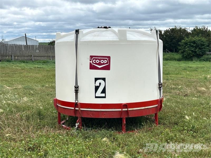  Free Form 1250 Gallon Poly Fertilizer Tank Kiti naudoti statybos komponentai