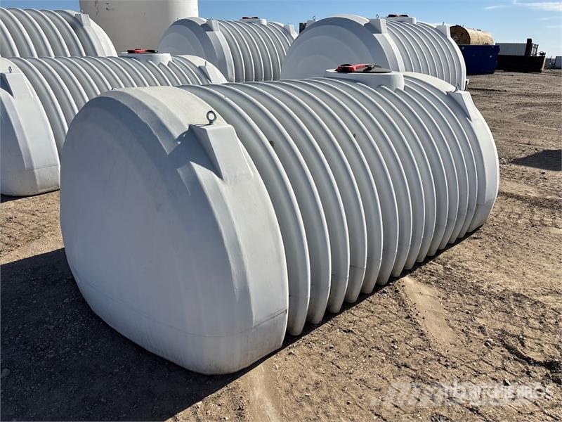 Free Form 1350 gal Poly Heavy Duty Gen II Low Prof Kraftstoff- und Zusatzstoffbehälter